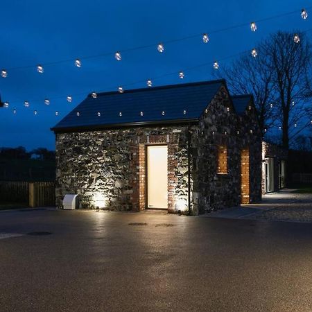 פורטראש The Byre At Corrstown Village מראה חיצוני תמונה