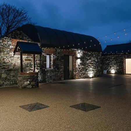 פורטראש The Byre At Corrstown Village מראה חיצוני תמונה