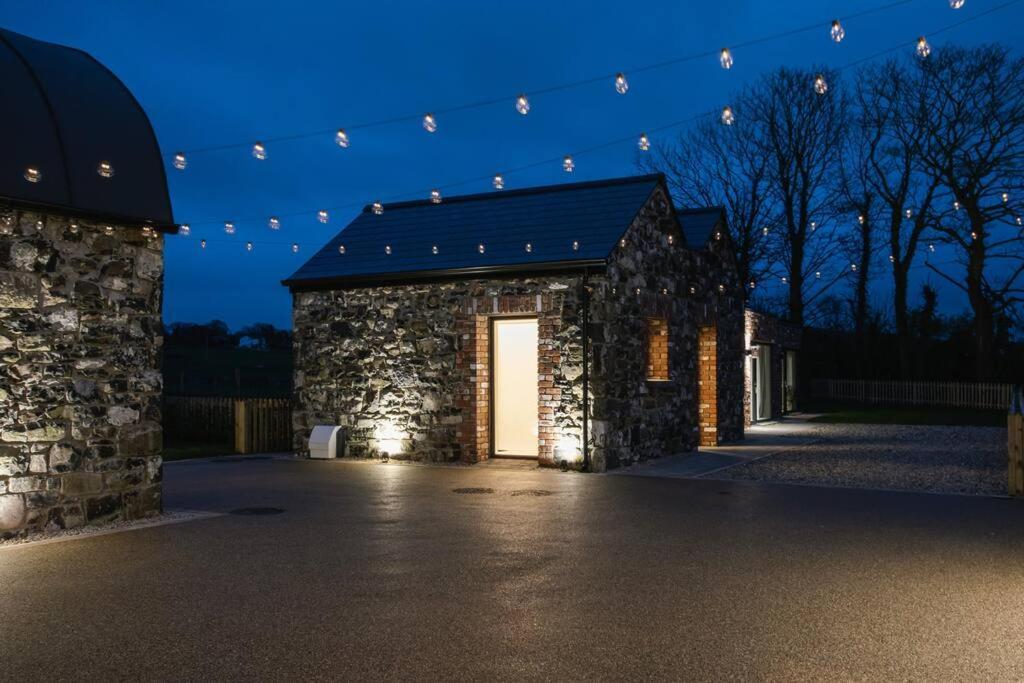 פורטראש The Byre At Corrstown Village מראה חיצוני תמונה