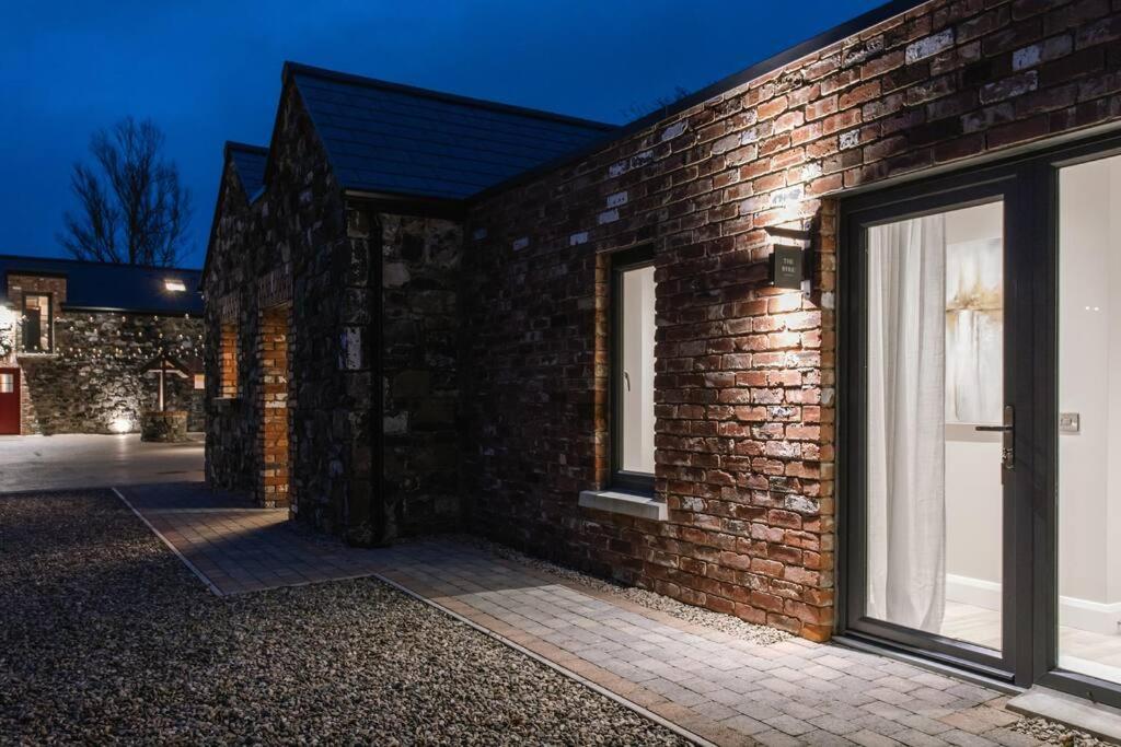 פורטראש The Byre At Corrstown Village מראה חיצוני תמונה